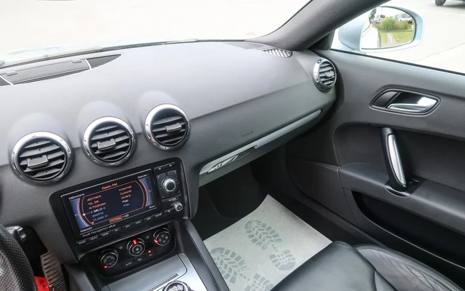Audi TT cena 29900 przebieg: 121825, rok produkcji 2010 z Ryn małe 742